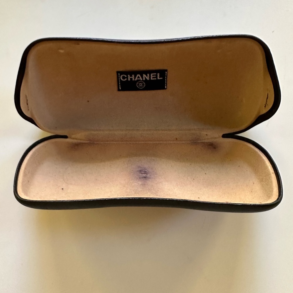 Authentic Chanel leather sunglasses case - Picture 3 of 6